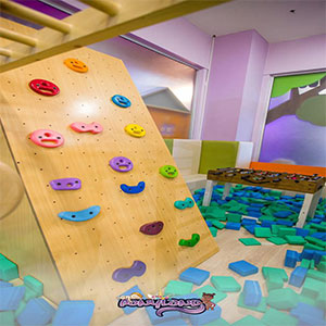 تجهیزات بازی در خانه بازی کودک در سعادت آباد